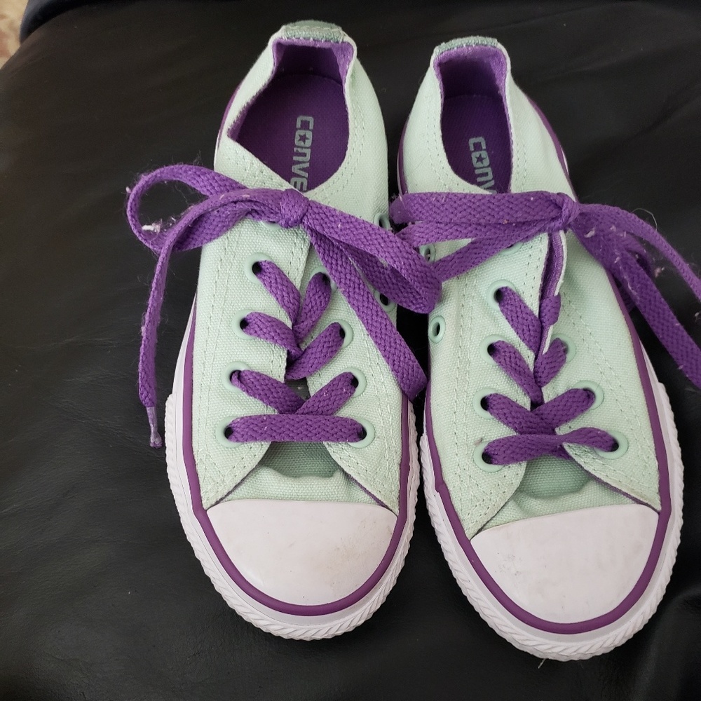 Hardly worn converse shoes